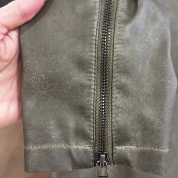 Max Studio Moto Olive Green Vegan Leather Jacket – Size Medium - Picture 10 of 13